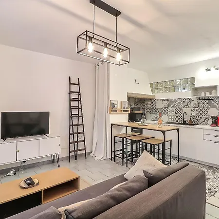 Apartment Hyper Centre Terrasse Wifi La Pierre D'histoire Beaucaire (Gard)