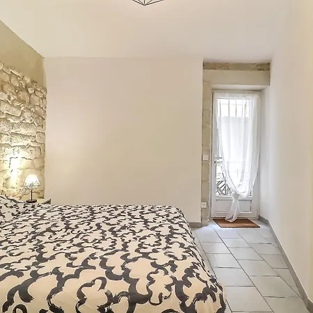 Apartament Hyper Centre Terrasse Wifi La Pierre D'histoire Beaucaire (Gard)