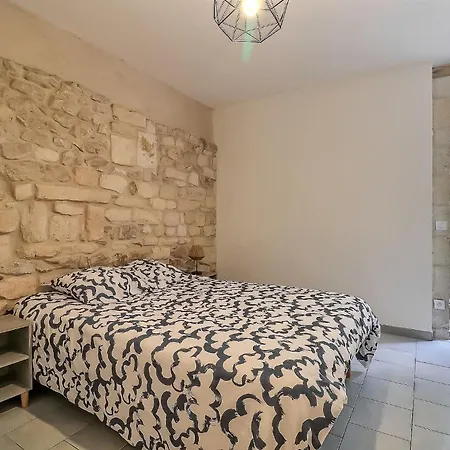 Apartament Hyper Centre Terrasse Wifi La Pierre D'histoire Beaucaire (Gard)